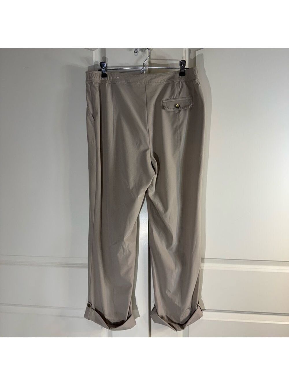 Zenergy by Chico’s Beige Lightweight Roll Up Pants Size 1 (8) - Picture 2 of 7